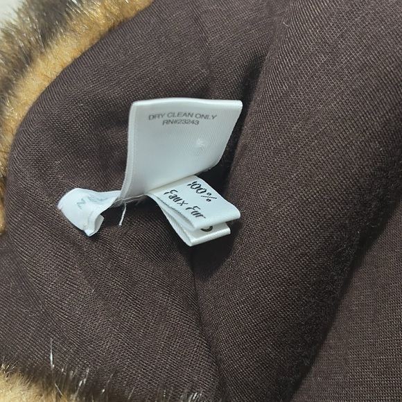 NEW YORK & COMPANY Brown Faux Fur Neck Warmer - Picture 5 of 6